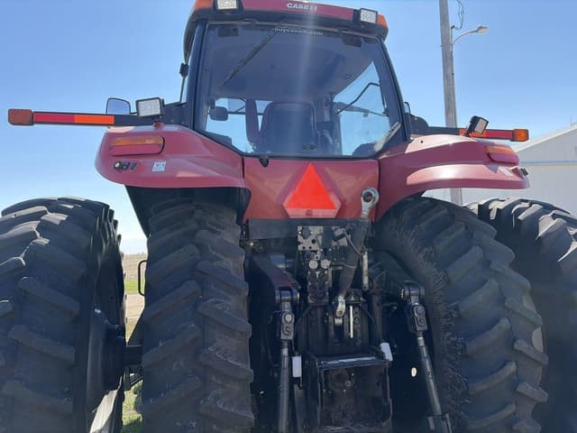 Image of Case IH Magnum 260 equipment image 4