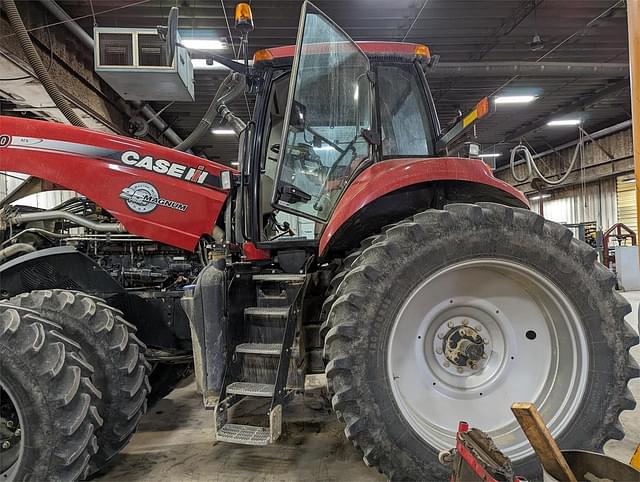 Image of Case IH Magnum 260 equipment image 1