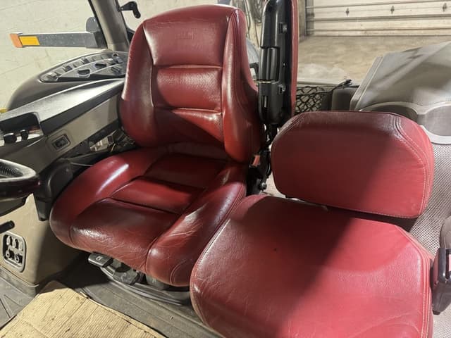 Image of Case IH Magnum 260 equipment image 3