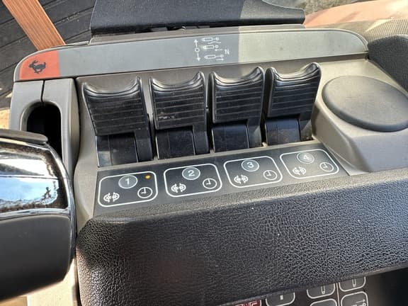 Image of Case IH Magnum 260 equipment image 4