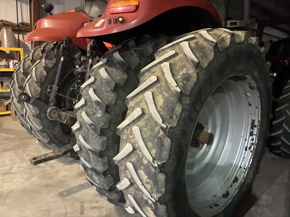 Image of Case IH Magnum 340 equipment image 4
