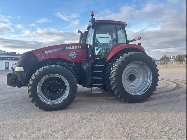 Image of Case IH Magnum 340 equipment image 2