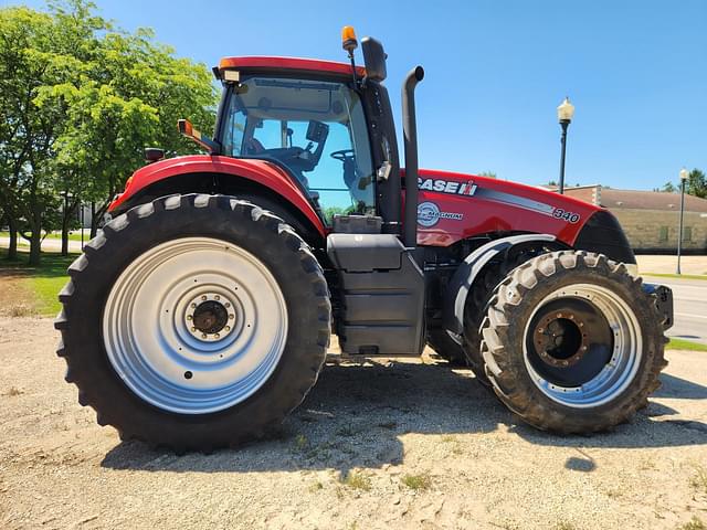Image of Case IH Magnum 340 equipment image 2