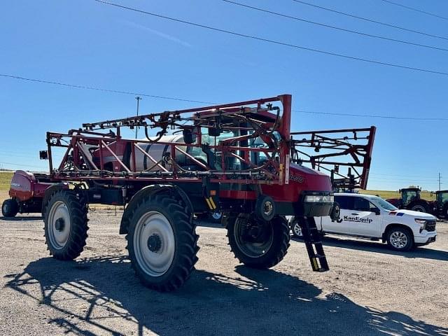 Image of Case IH 3230 Patriot equipment image 2