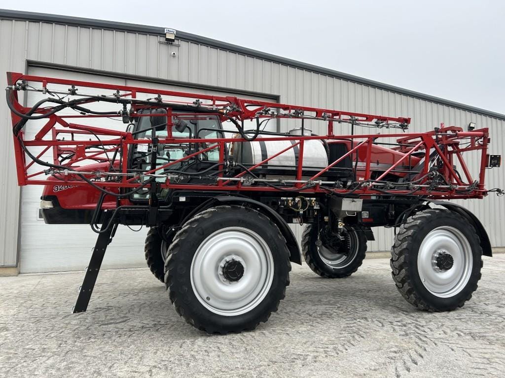 2013 Case IH 3230 Patriot Equipment Image0