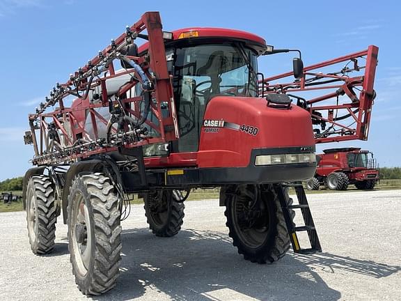 Image of Case IH Patriot 4430 equipment image 3