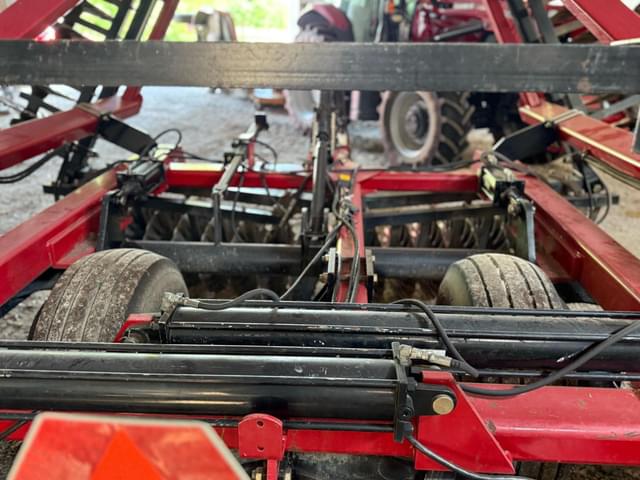 Image of Case IH 330 Turbo Till equipment image 4