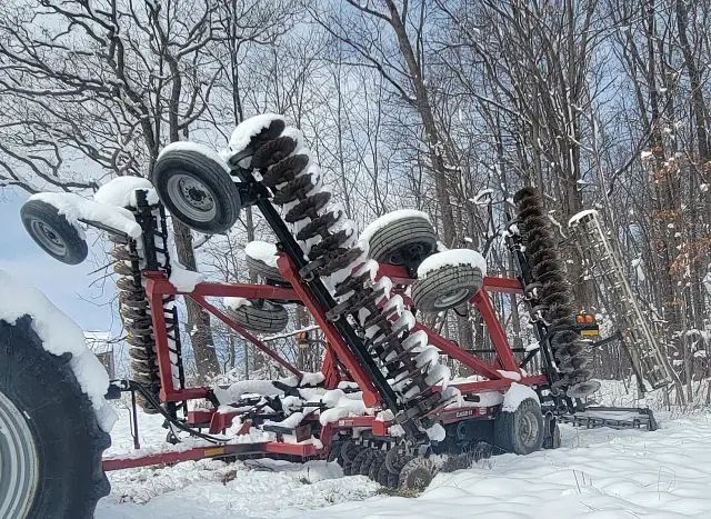 Image of Case IH 330 Turbo Till equipment image 4