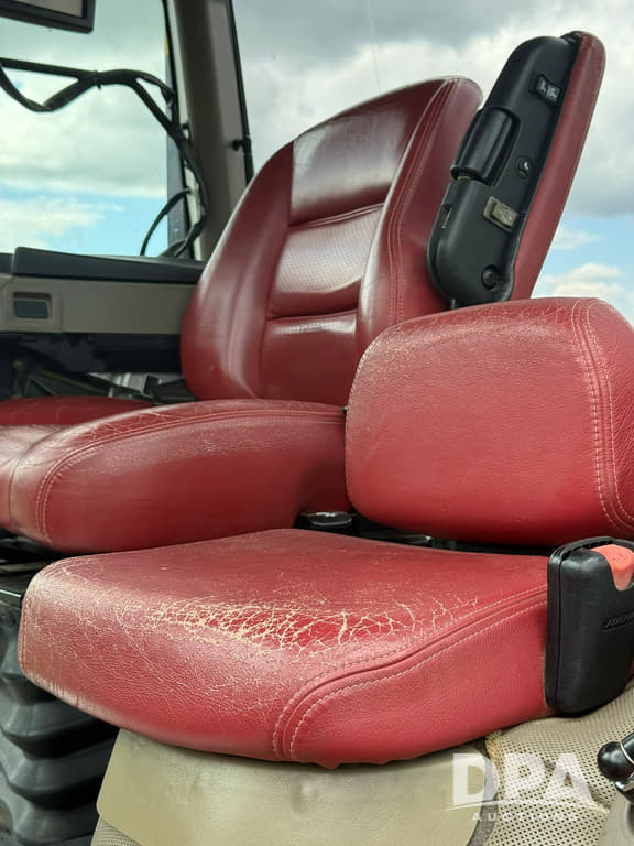 Image of Case IH Magnum 210 equipment image 4