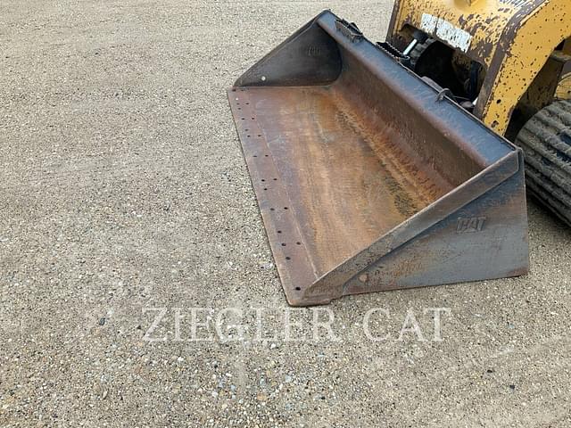 Image of Caterpillar 277C2 equipment image 1