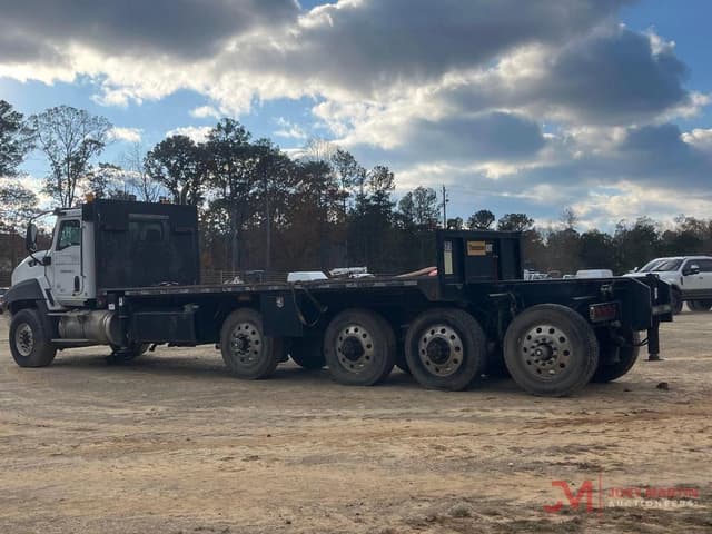 Image of Caterpillar CT660 equipment image 2