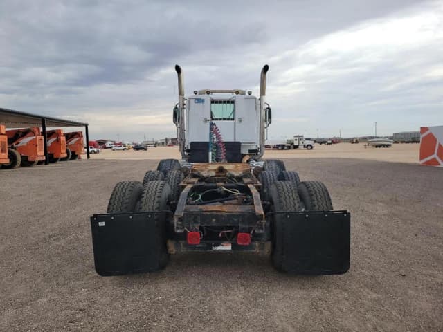 Image of Caterpillar CT660L equipment image 3