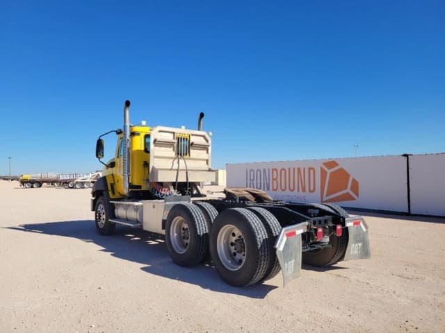 Image of Caterpillar CT660S equipment image 2