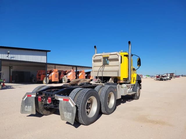 Image of Caterpillar CT660S equipment image 4