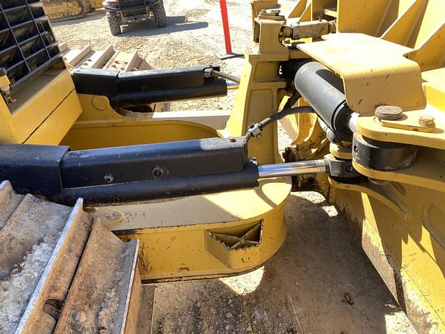 Image of Caterpillar D6N LGP equipment image 4