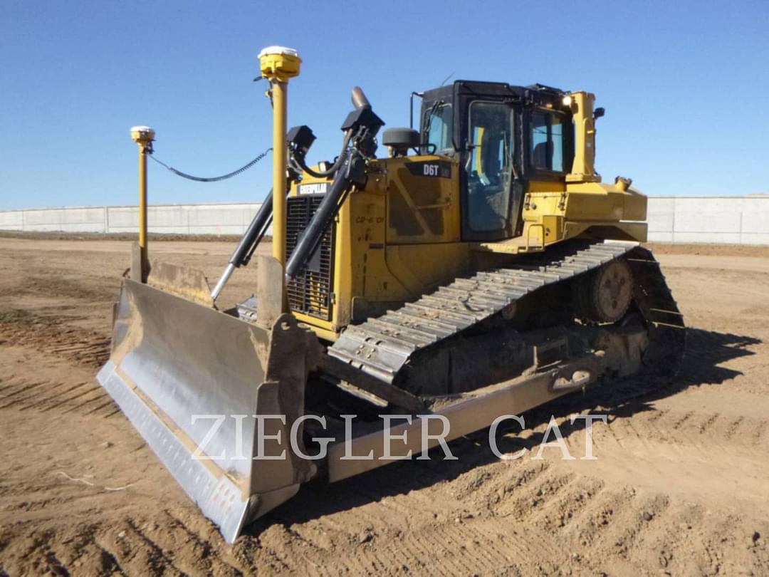 Image of Caterpillar D6T Primary Image