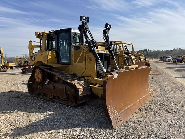 Image of Caterpillar D6T XL equipment image 4