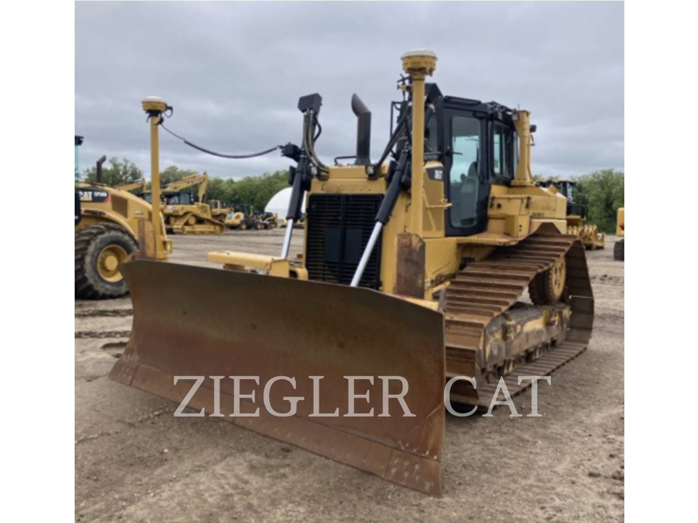 2013 Caterpillar  D6TVP Equipment Image0