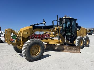 Main image Caterpillar 12M2