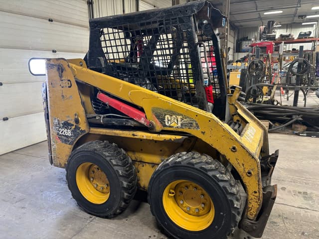 Image of Caterpillar 226B3 equipment image 3