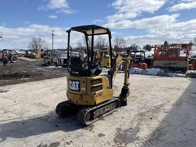 Image of Caterpillar 301.7D CR equipment image 3