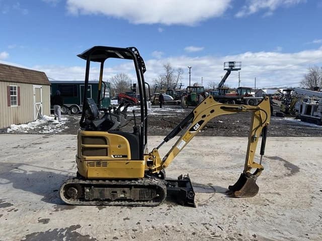 Image of Caterpillar 301.7D CR equipment image 4