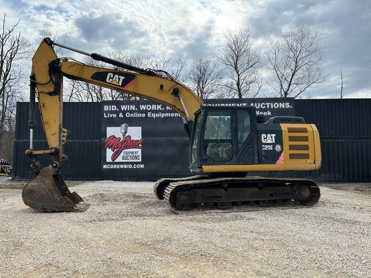 2013 Caterpillar 320E Equipment Image0