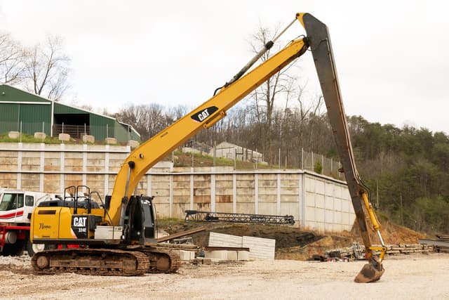 Image of Caterpillar 324E equipment image 3