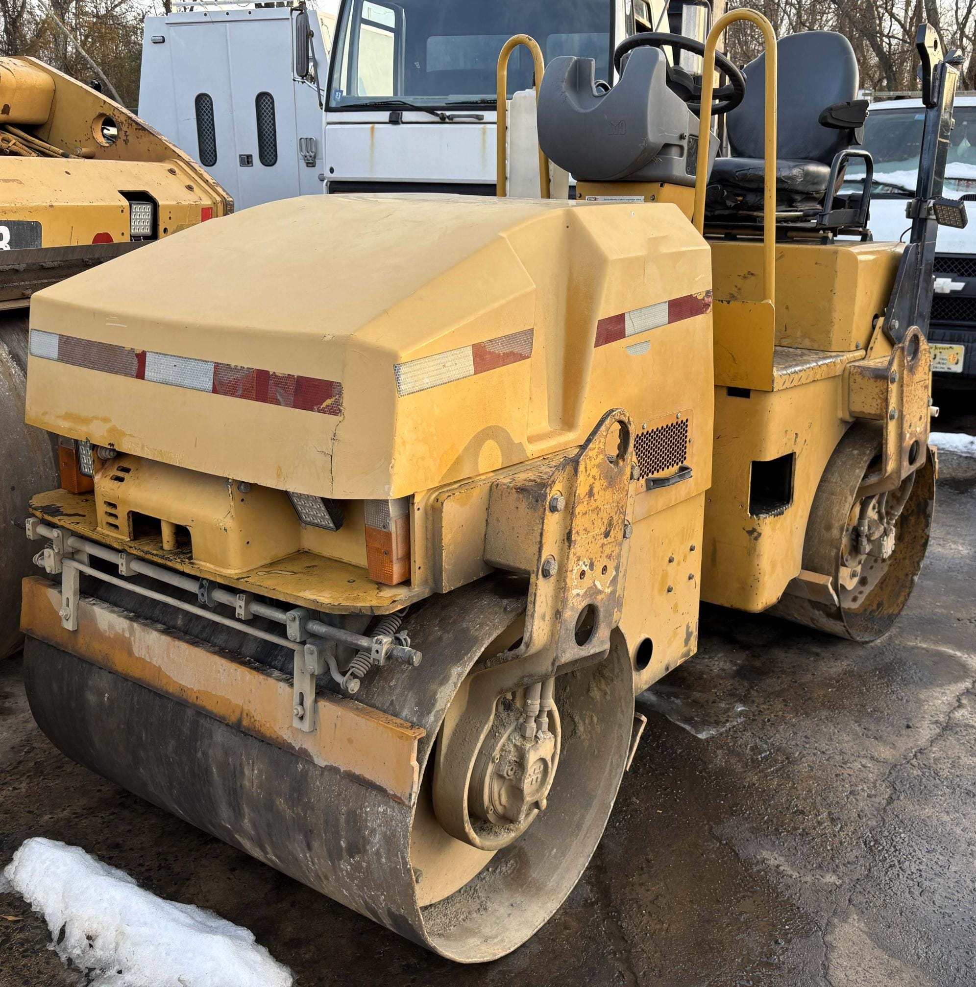 2013 Caterpillar CB24XT Equipment Image0