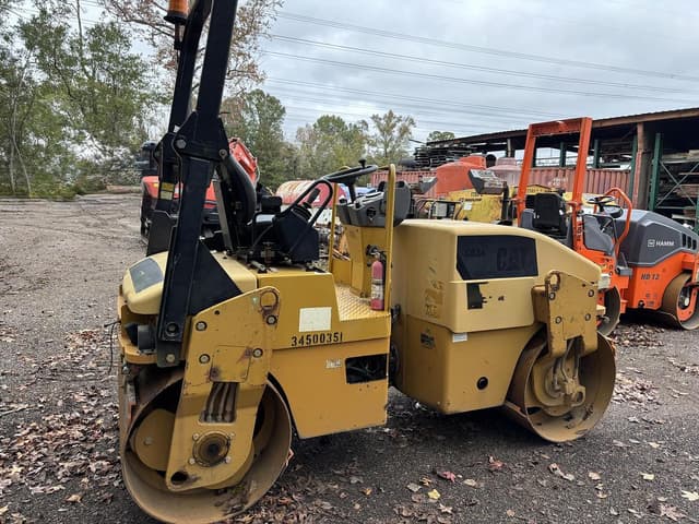 Image of Caterpillar CB34 equipment image 3