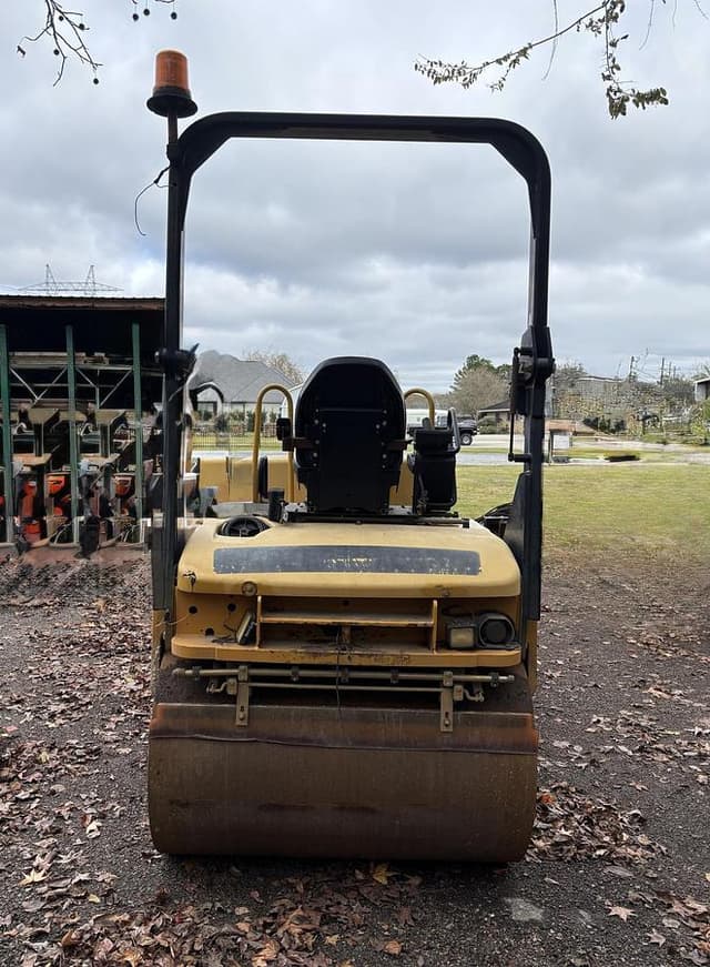 Image of Caterpillar CB34 equipment image 4