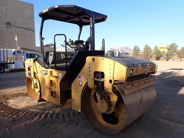 Image of Caterpillar CB54B equipment image 3