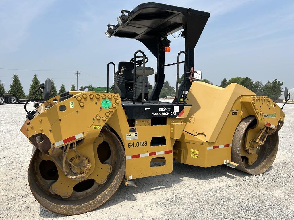 Image of Caterpillar CB54XW Primary image