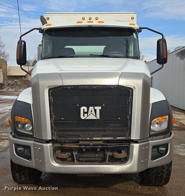 Image of Caterpillar CT660 equipment image 1