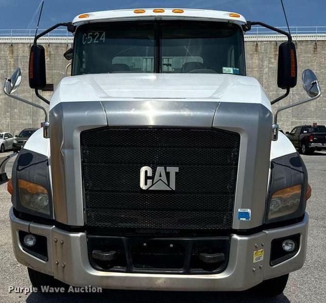 Image of Caterpillar CT660S equipment image 1