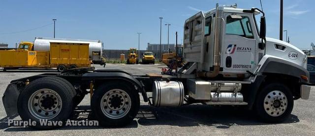 Image of Caterpillar CT660S equipment image 3