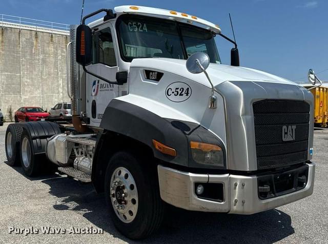 Image of Caterpillar CT660S equipment image 2