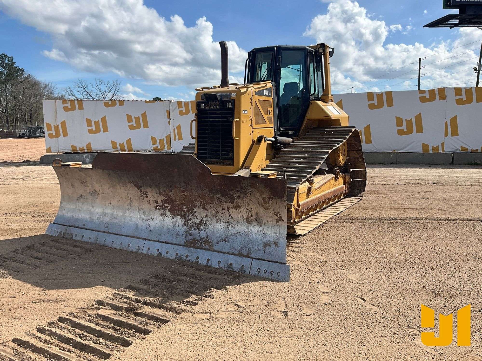 2013 Caterpillar D6N LGP Equipment Image0
