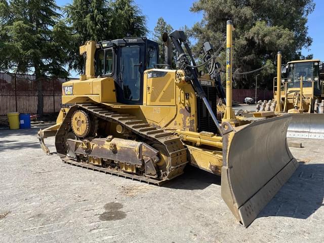 Image of Caterpillar D6T XL equipment image 1