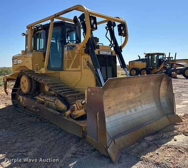 Image of Caterpillar D6T XL equipment image 2