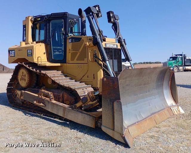 Image of Caterpillar D6T XL equipment image 2