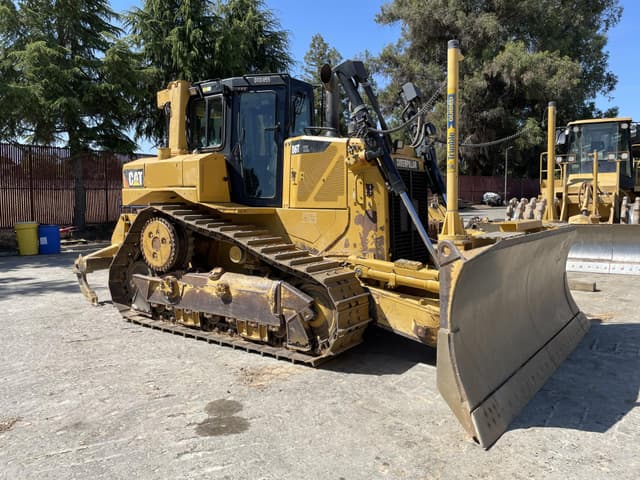 Image of Caterpillar D6T XL equipment image 1