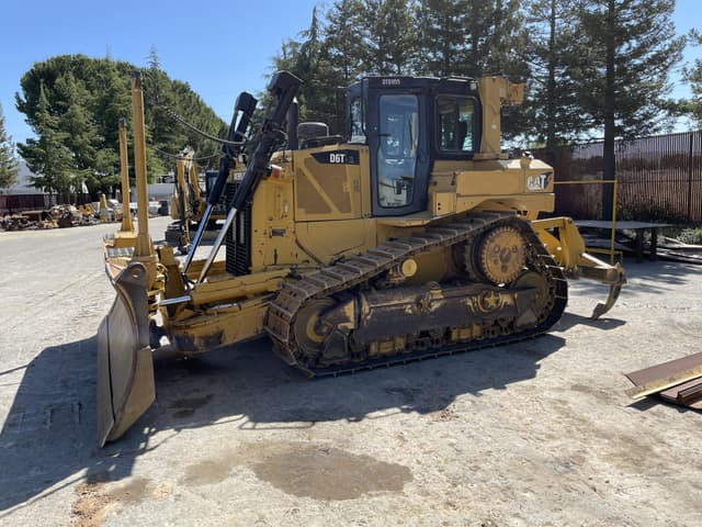 Image of Caterpillar D6T XL equipment image 2