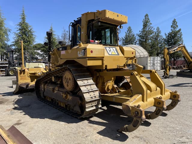 Image of Caterpillar D6T XL equipment image 4
