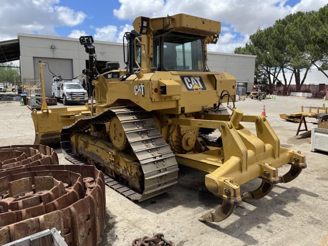 Image of Caterpillar D6T XW equipment image 2