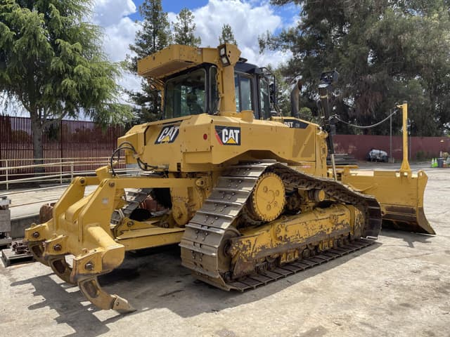 Image of Caterpillar D6T XW equipment image 4