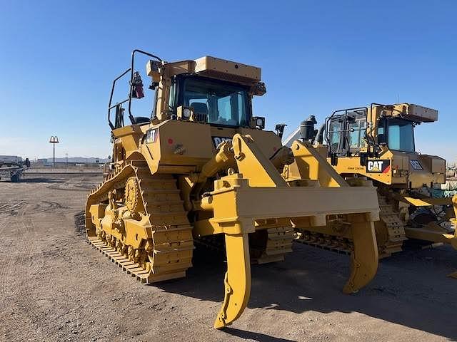 Image of Caterpillar D8T equipment image 3