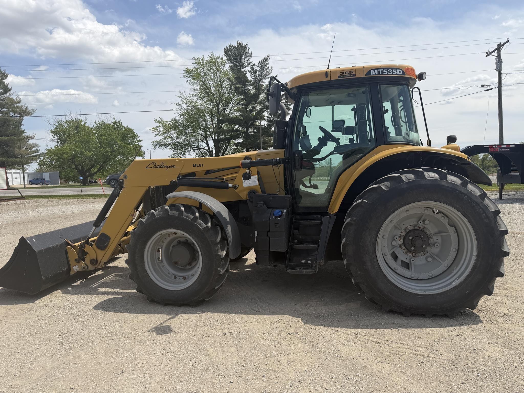 2013 Challenger MT535D Equipment Image0