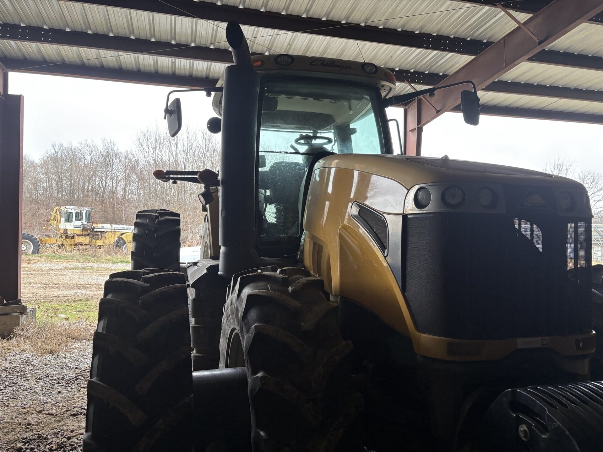 2013 Challenger MT685D Equipment Image0