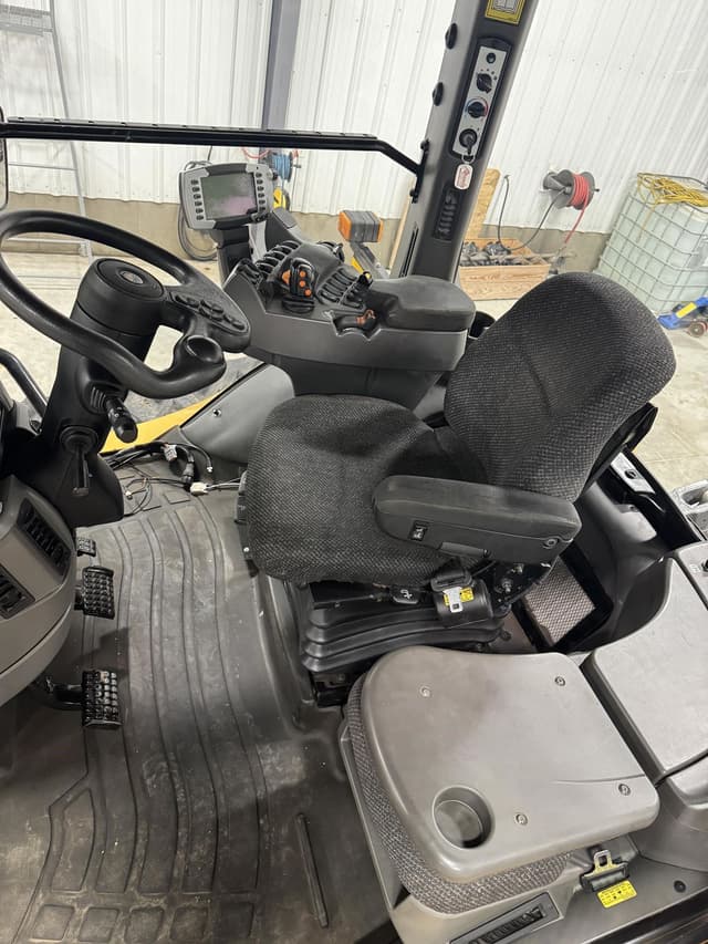 Image of Challenger MT755D equipment image 4